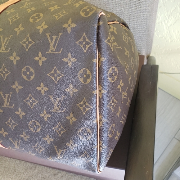 Authentic Louis Vuitton Monogram Keepall 50 - Picture 4 of 9